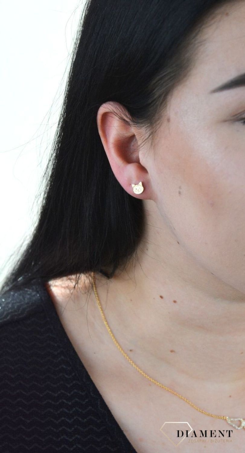 Złote kolczyki kotki na sztyft 333 KL 8072 333.jpg